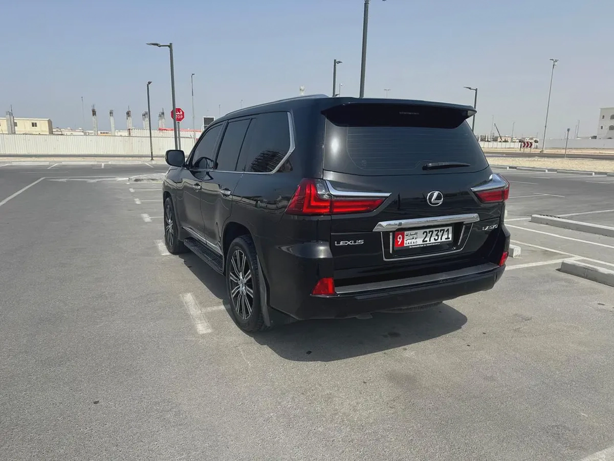 Lexus LX 570 Platinum 2019 GCC Specs - Pristine Condition-2-2