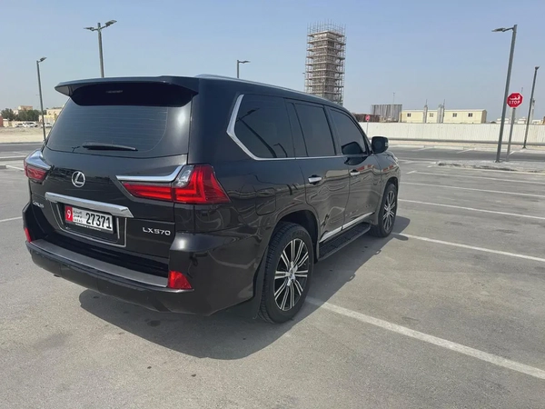 Lexus LX 570 Platinum 2019 GCC Specs - Pristine Condition