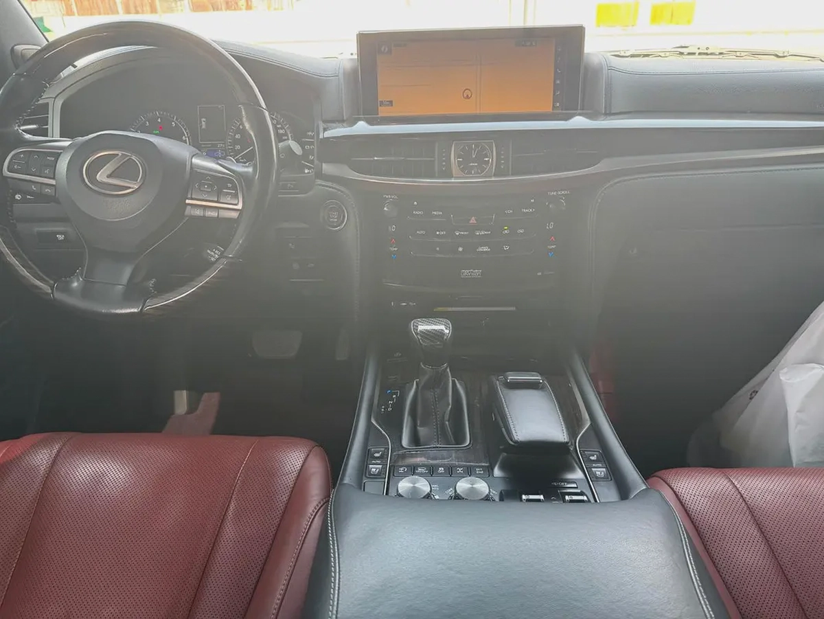 Lexus LX 570 Platinum 2019 GCC Specs - Pristine Condition-4-4