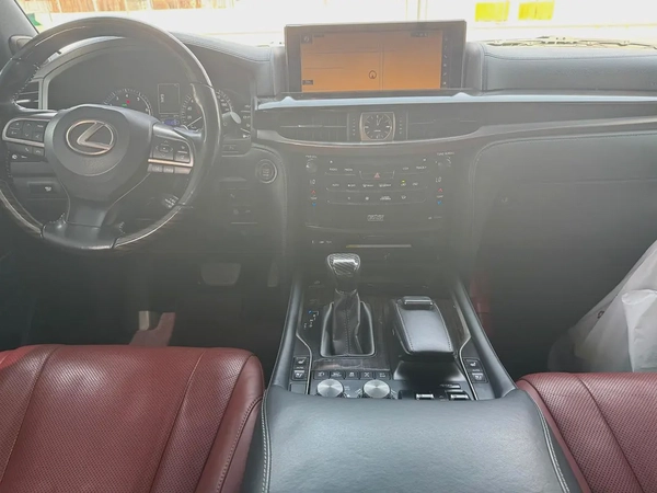 Lexus LX 570 Platinum 2019 GCC Specs - Pristine Condition