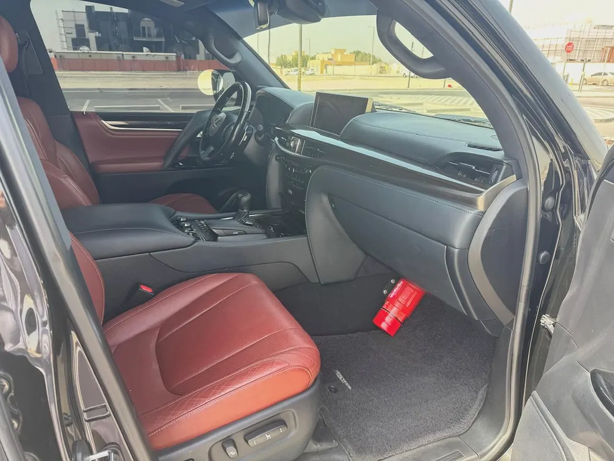Lexus LX 570 Platinum 2019 GCC Specs - Pristine Condition-12-12