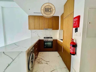 U shape kitchen •• modern layout •• prime location-1