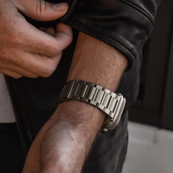 Apple iWatch Ultra 2 with Titanium Case and Metal Link Bracelet