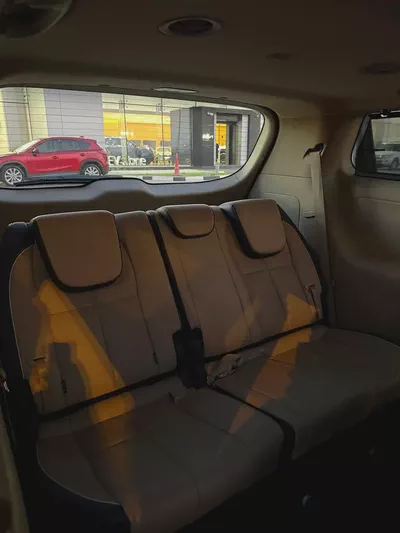 2016 Kia Carnival DLX GCC Specs – Well Maintained, Ready for Immediate Sale-8