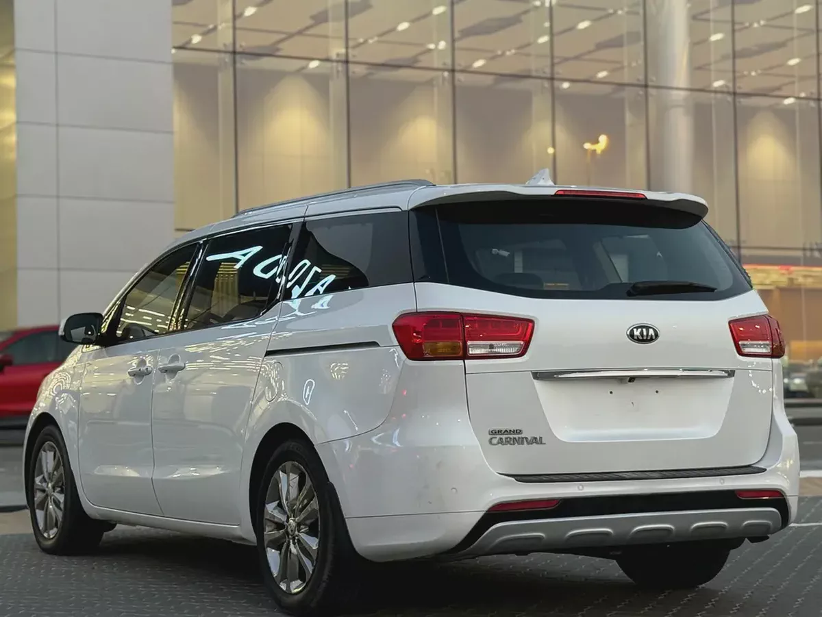 2016 Kia Carnival DLX GCC Specs – Well Maintained, Ready for Immediate Sale-11-11
