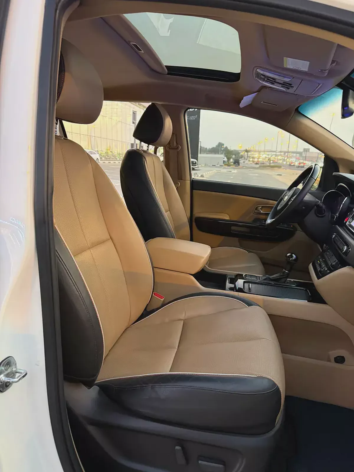 2016 Kia Carnival DLX GCC Specs – Well Maintained, Ready for Immediate Sale-5-5
