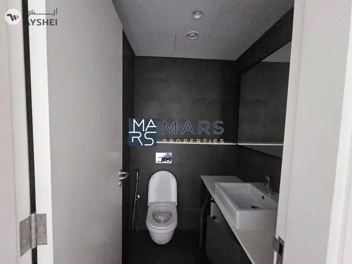 3 Bed Townhouse | Prime Location | Ready To Move-2-2