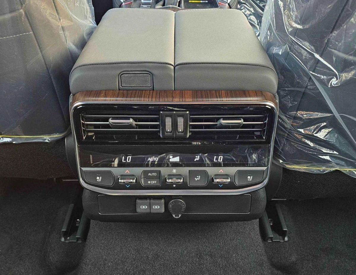 Toyota Land Cruiser VXR VX LC300 | 4.0L V6 PETROL | RADAR | POWER SEATS | BIG DVD | JBL SPEAKERS | 360* CAMERA | SUNROOF | F-11-0