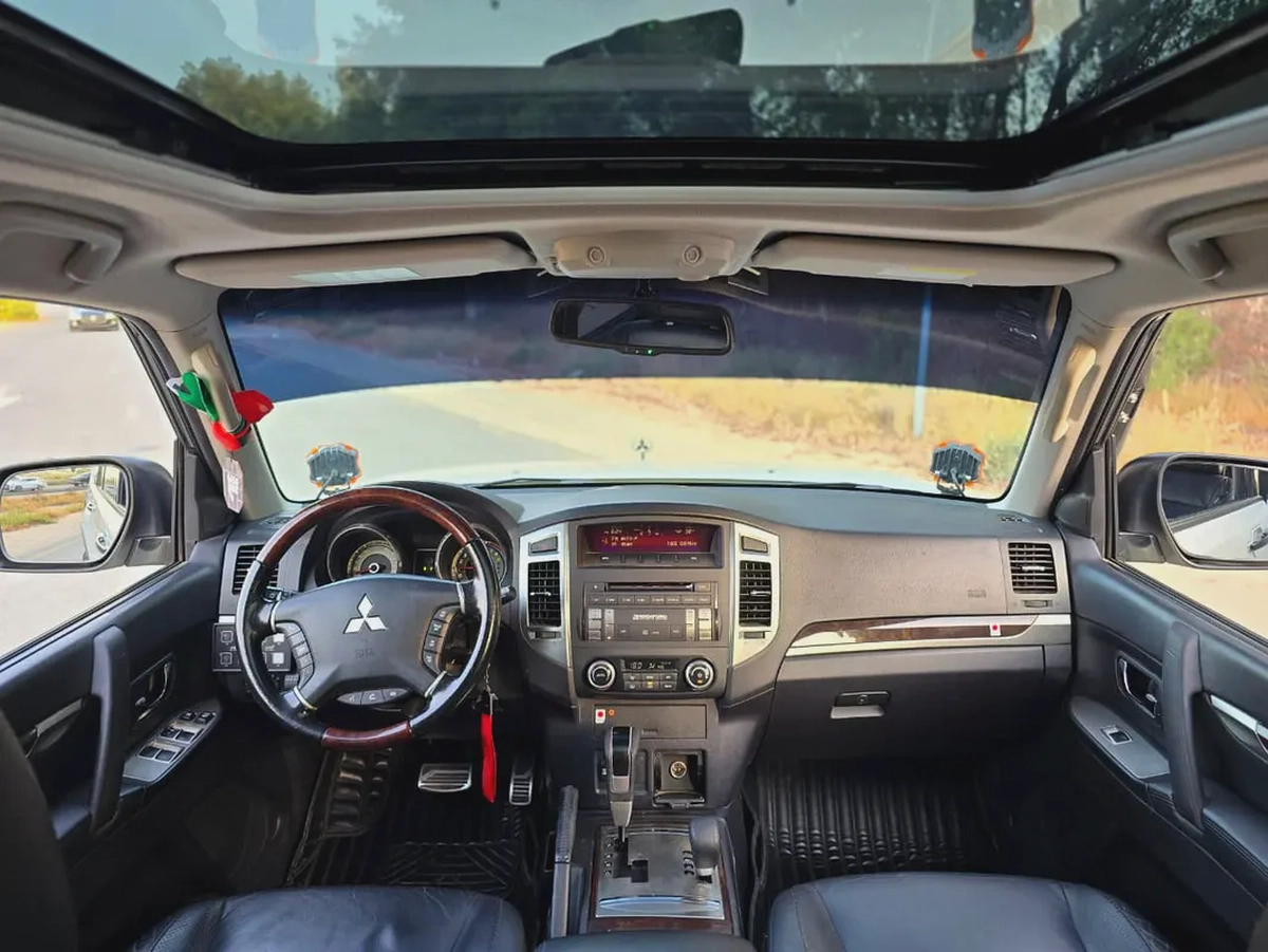 Mitsubishi Pajero 2011 GLS 3.8L | GCC Specs | Excellent Condition | Orginal paint | Accident free |