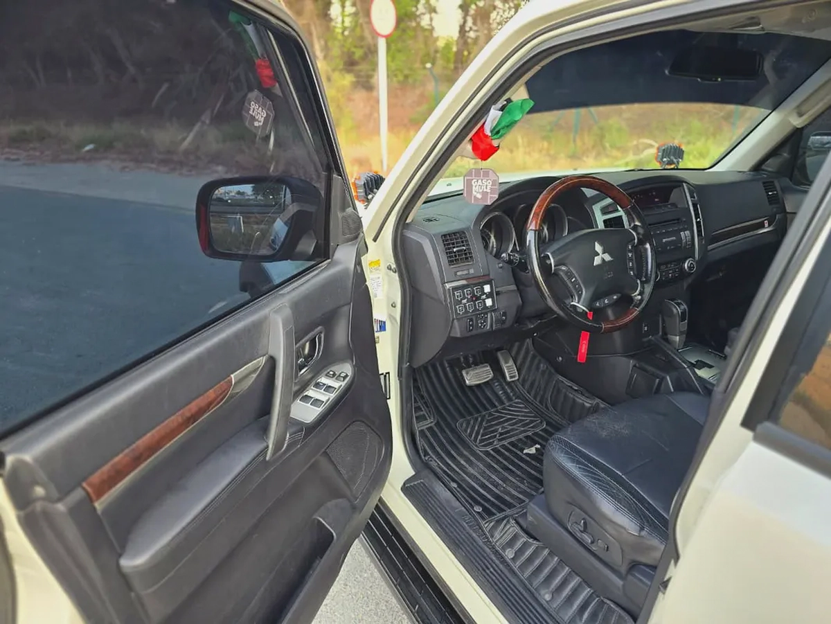 Mitsubishi Pajero 2011 GLS 3.8L | GCC Specs | Excellent Condition | Orginal paint | Accident free |