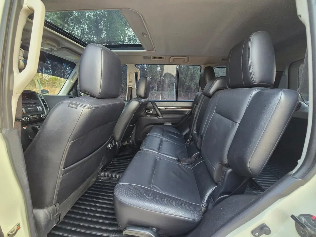 Mitsubishi Pajero 2011 GLS 3.8L | GCC Specs | Excellent Condition | Orginal paint | Accident free |