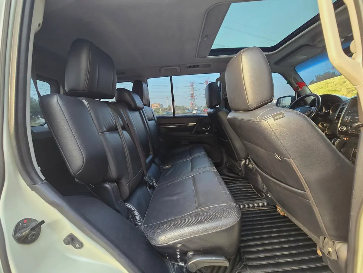 Mitsubishi Pajero 2011 GLS 3.8L | GCC Specs | Excellent Condition | Orginal paint | Accident free |