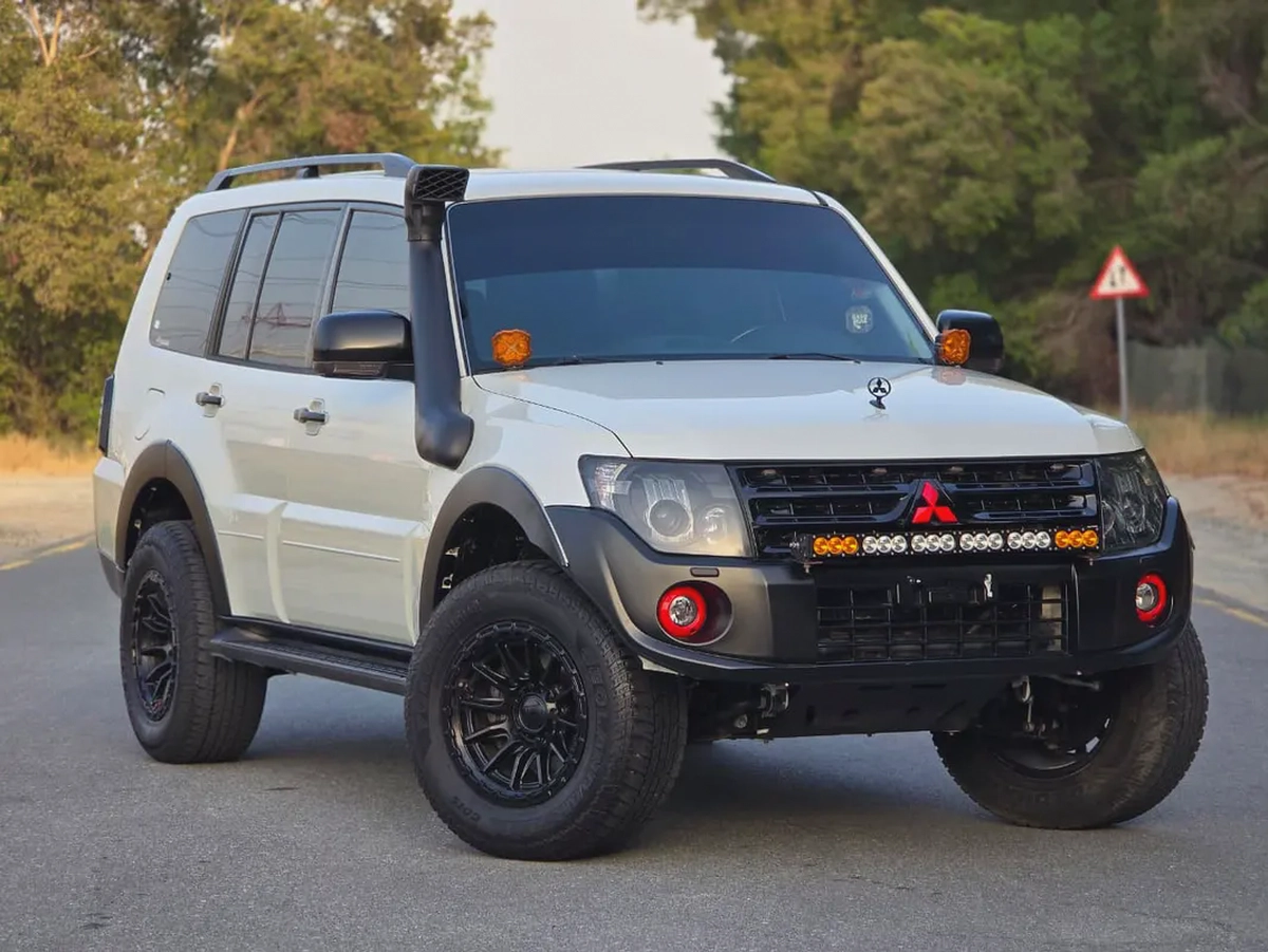 Mitsubishi Pajero 2011 GLS 3.8L | GCC Specs | Excellent Condition | Orginal paint | Accident free |