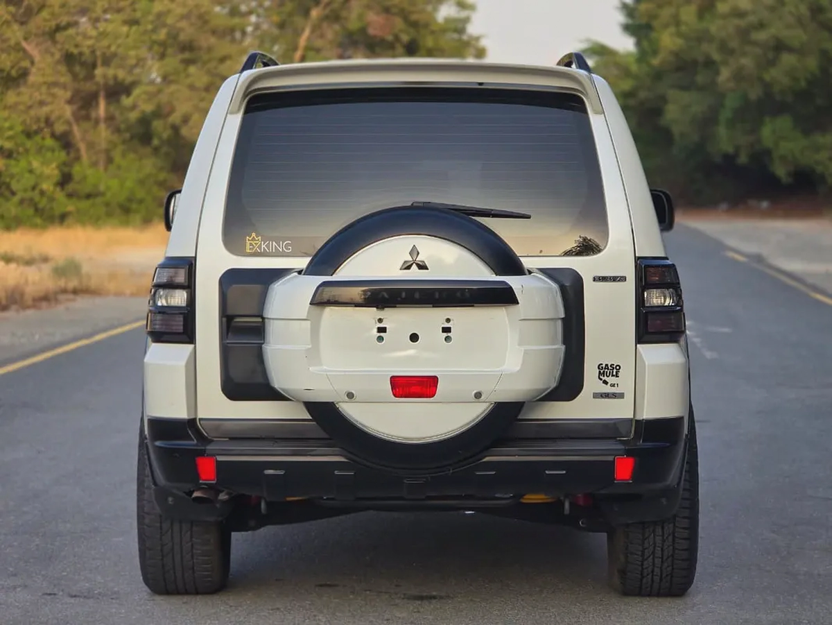 Mitsubishi Pajero 2011 GLS 3.8L | GCC Specs | Excellent Condition | Orginal paint | Accident free |