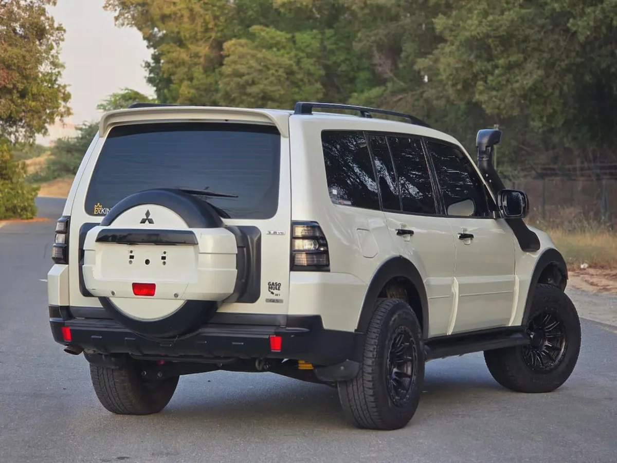 Mitsubishi Pajero 2011 GLS 3.8L | GCC Specs | Excellent Condition | Orginal paint | Accident free |