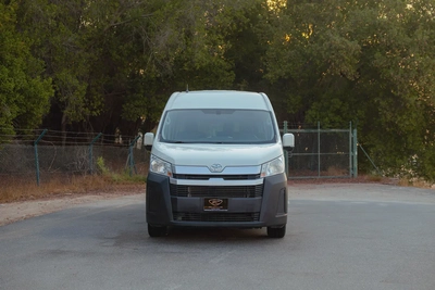 High-Roof 13-Seater Passenger Van | Manual | GCC Specs | Ref#T12272-4