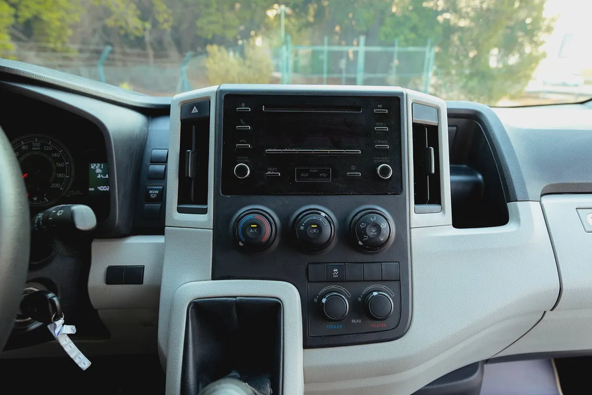 High-Roof 13-Seater Passenger Van | Manual | GCC Specs | Ref#T12272-13-13