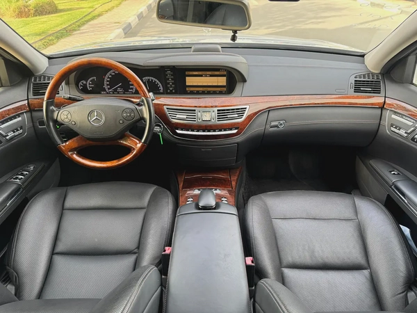 Mercedes-Benz S550 2012 91000km - 4 Auction Grade - Japan Import - Clean Title