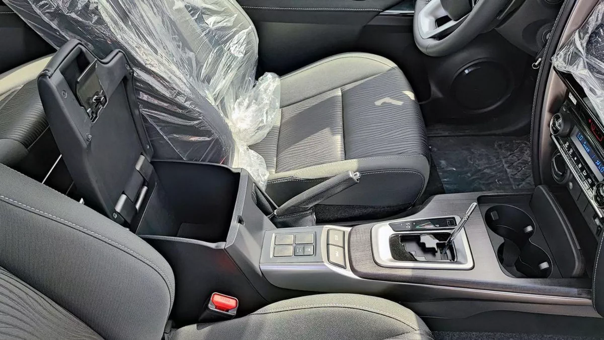 Toyota Fortuner EXR Toyota Fortuner || 2.4L V4 Diesel || Climate Control || Only for Africa Special Price-11-0