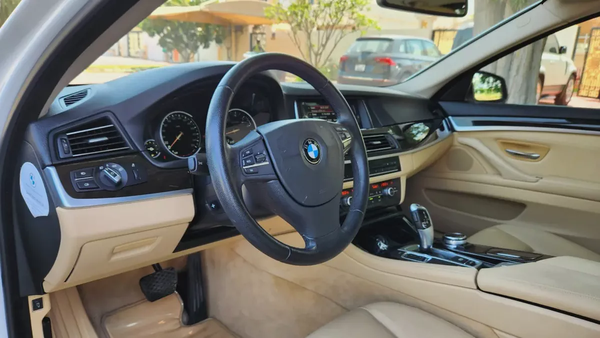 AMAZING CONDITION 2015 BMW 520i EXCLUSIVE || original paint || BMW FULL SERVICE HISTORY-12-12
