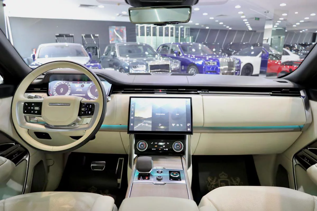 Land Rover Range Rover Vogue P530 First Edition-9-9