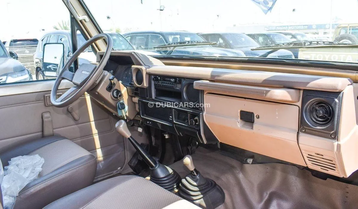 Toyota Land Cruiser 70-4-0