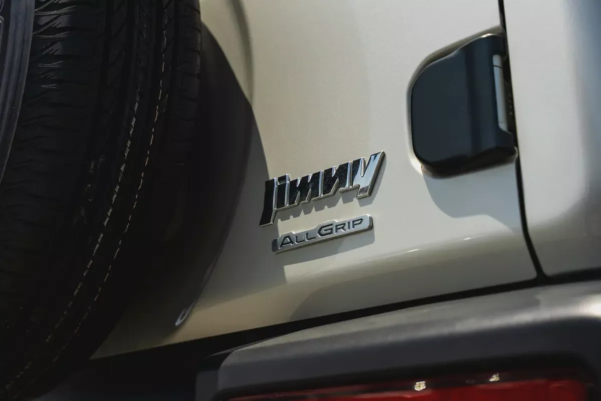 Suzuki Jimny GL AT 2026 (GCC Specs) 1.5L - Brand New 5 Doors-3-3