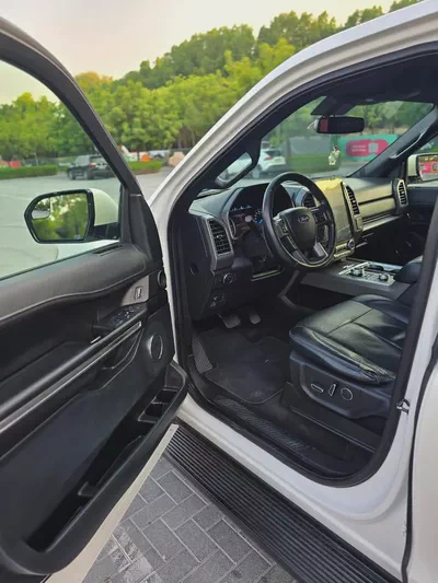 Ford Expedition XLT 2018 GCC Specs | Full service history available | Orginal paint | Single owner-13