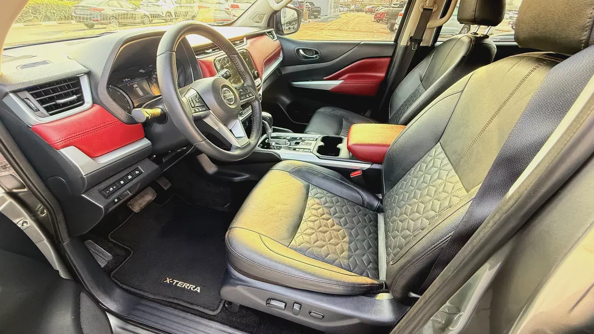Nissan Xterra platinum 2.5L 2024 Year first Owner Gcc agency services warranty available-10-10