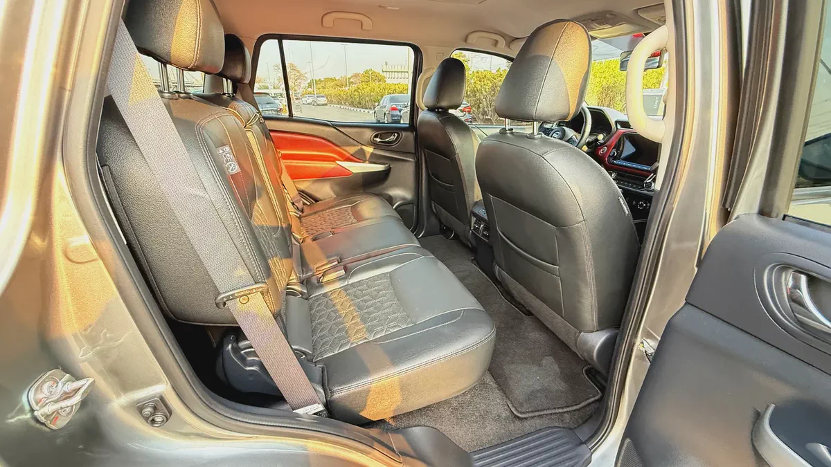 Nissan Xterra platinum 2.5L 2024 Year first Owner Gcc agency services warranty available-13-13
