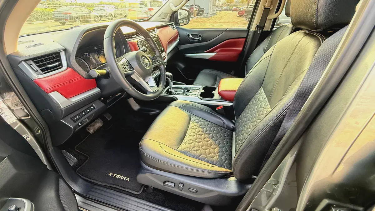 Nissan Xterra platinum 2.5L 2024 Year first Owner Gcc agency services warranty available-7-7