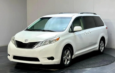 2014 Toyota Sienna LE - American Specs-0