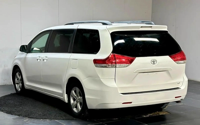 2014 Toyota Sienna LE - American Specs-10