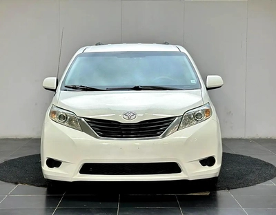 2014 Toyota Sienna LE - American Specs-4