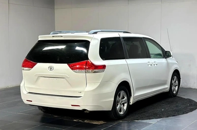 2014 Toyota Sienna LE - American Specs-9
