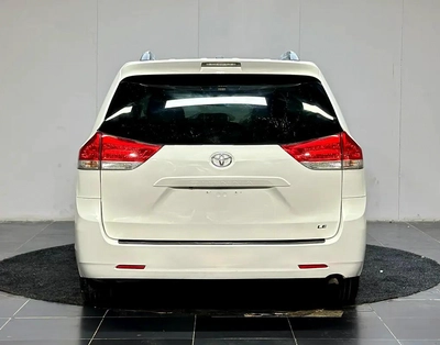 2014 Toyota Sienna LE - American Specs-3