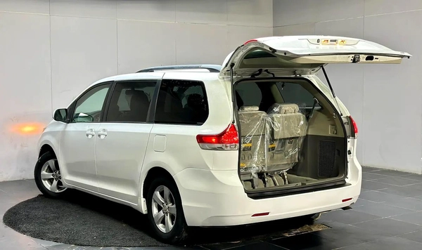 2014 Toyota Sienna LE - American Specs