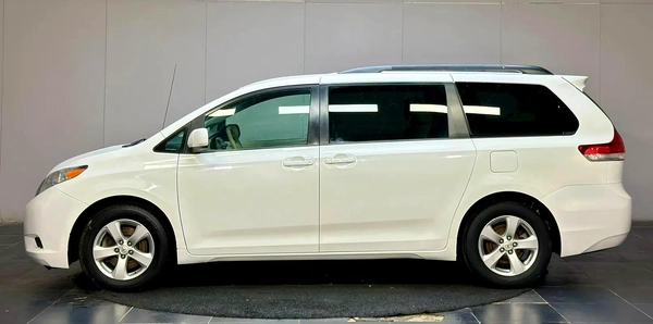 2014 Toyota Sienna LE - American Specs