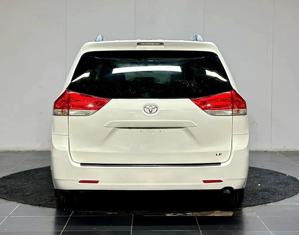 2014 Toyota Sienna LE - American Specs