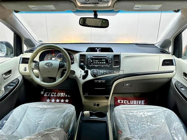 2014 Toyota Sienna LE - American Specs