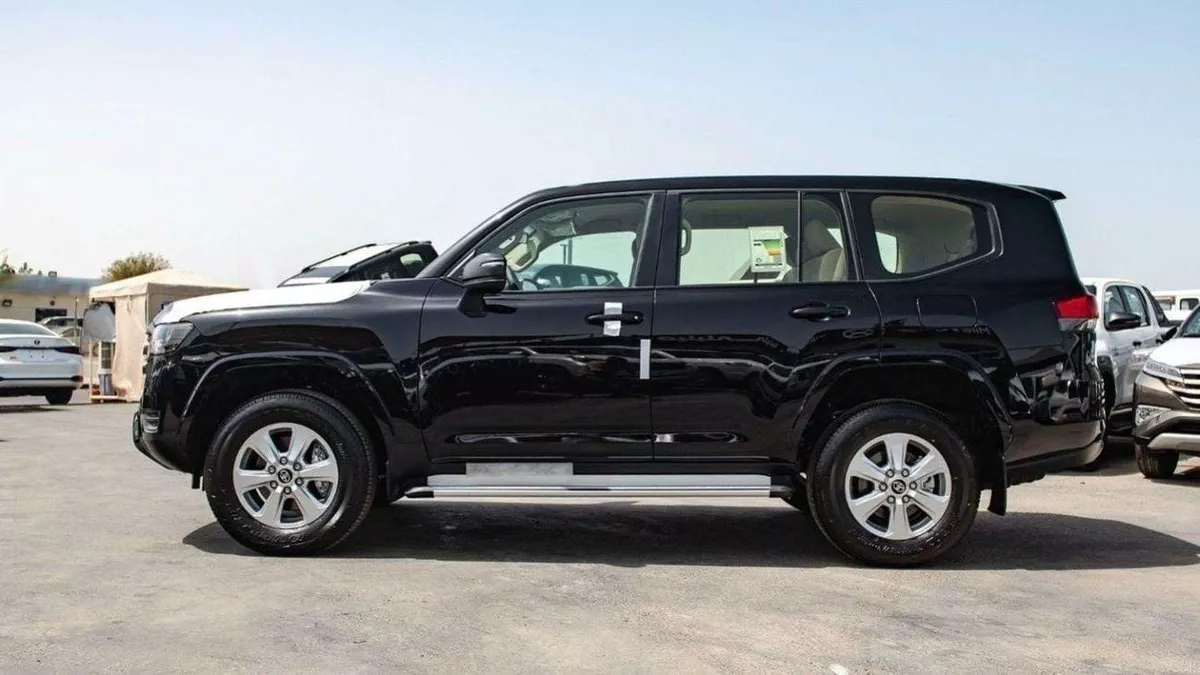 Toyota Land Cruiser GXR LC300 GXR 3.3D AT MY2025 – BLACK-2-0