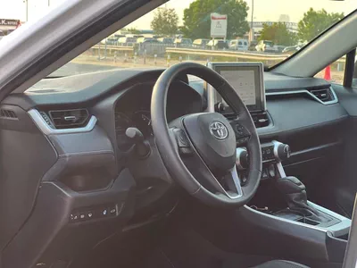 Toyota RAV4  2025 Toyota Rav4 XLE Full Option 2.5L V4 - Rear Camera  Leather Seat - AWD 4x4 - Sunroof - Low Milea-12