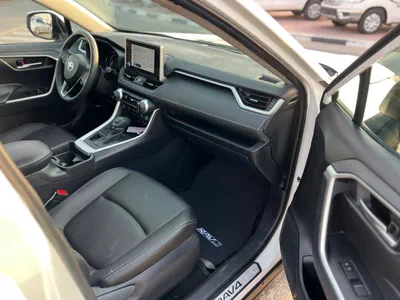Toyota RAV4  2025 Toyota Rav4 XLE Full Option 2.5L V4 - Rear Camera  Leather Seat - AWD 4x4 - Sunroof - Low Milea-8