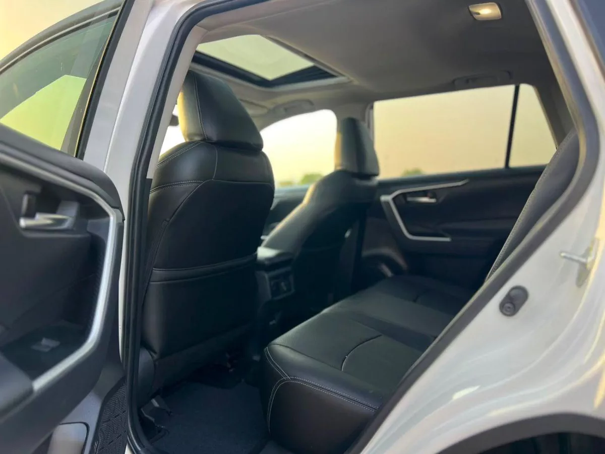 Toyota RAV4  2025 Toyota Rav4 XLE Full Option 2.5L V4 - Rear Camera  Leather Seat - AWD 4x4 - Sunroof - Low Milea-14-0