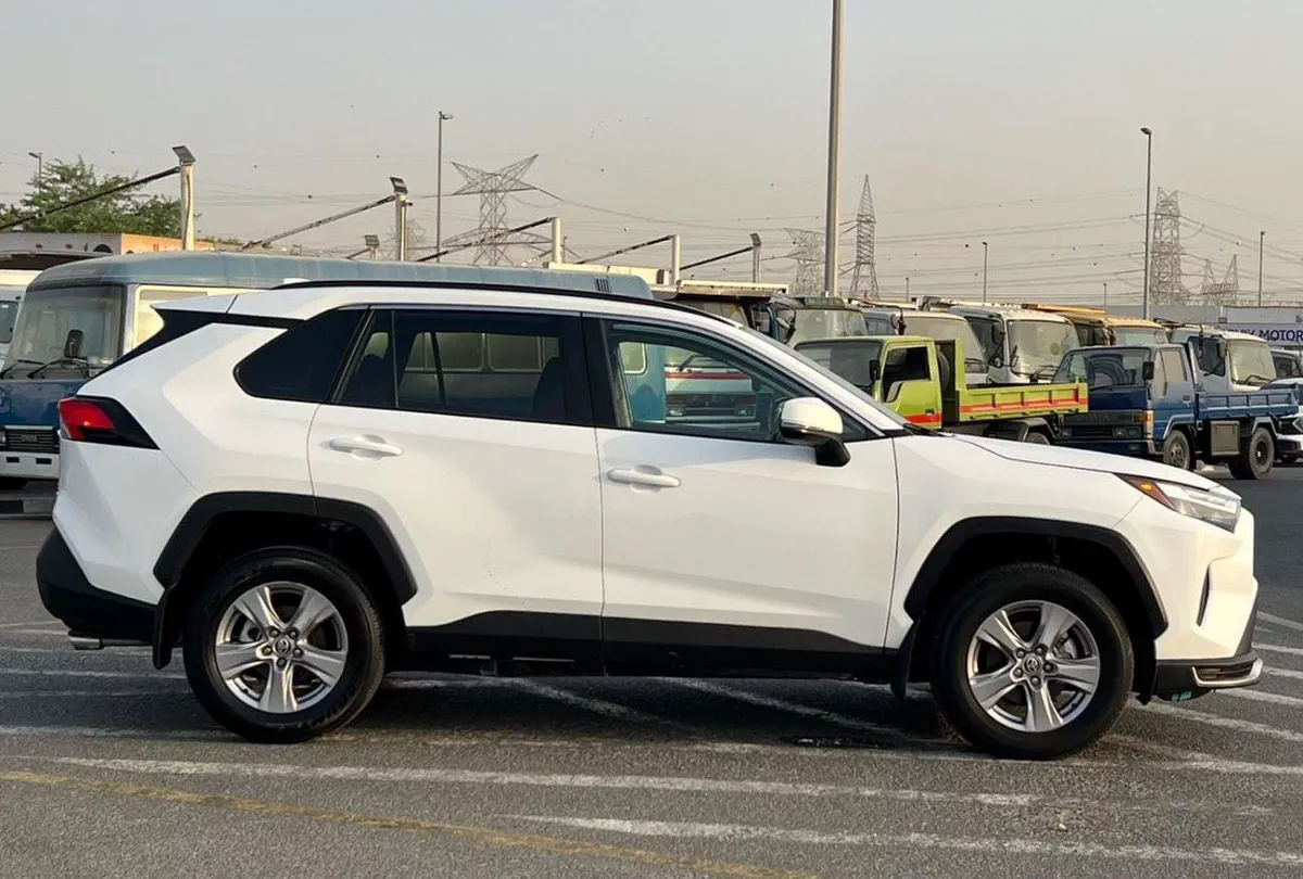 Toyota RAV4  2025 Toyota Rav4 XLE Full Option 2.5L V4 - Rear Camera  Leather Seat - AWD 4x4 - Sunroof - Low Milea-6-0