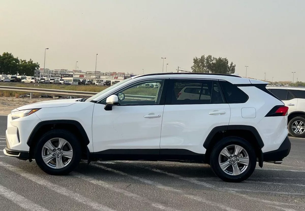 Toyota RAV4  2025 Toyota Rav4 XLE Full Option 2.5L V4 - Rear Camera  Leather Seat - AWD 4x4 - Sunroof - Low Milea-7-0