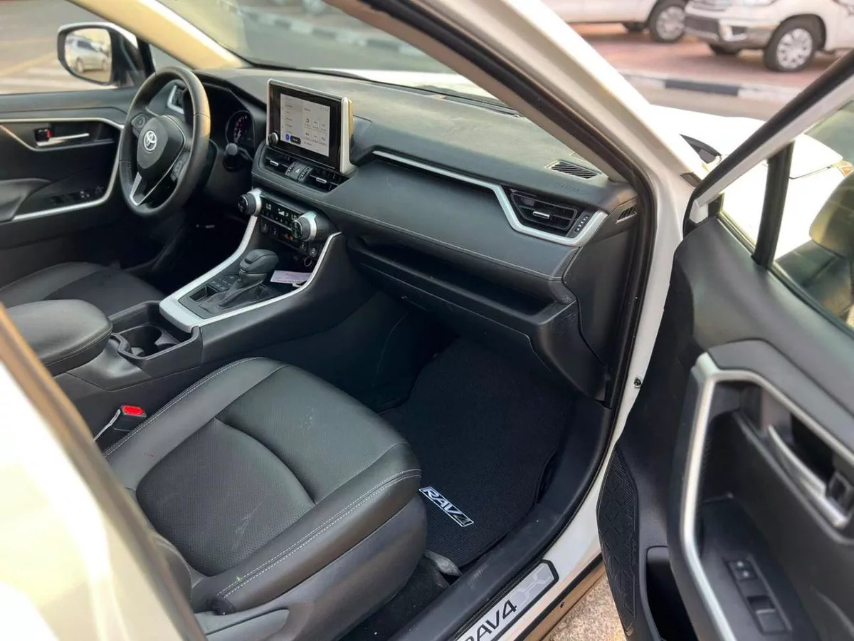 Toyota RAV4  2025 Toyota Rav4 XLE Full Option 2.5L V4 - Rear Camera  Leather Seat - AWD 4x4 - Sunroof - Low Milea-8-0