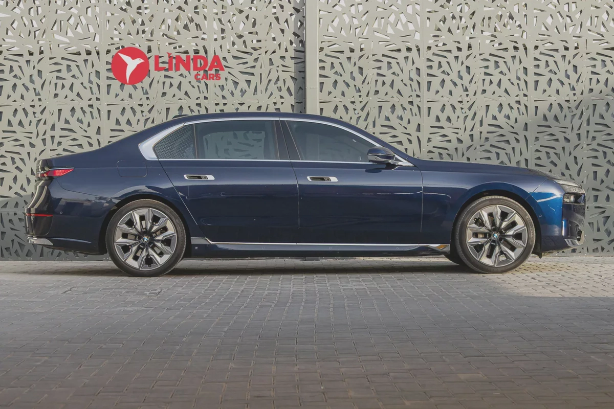 BMW 7 Series 740 2023-6-6
