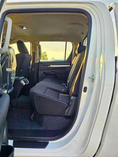 Toyota Hilux SR5 TOYOTA HILUX SR5 WIDE BODY || 2.4L V4 DIESEL M/T / DVD CAMERA / PUSH START / FULL OPTION (CODE # HDM-9