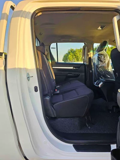 Toyota Hilux SR5 TOYOTA HILUX SR5 WIDE BODY || 2.4L V4 DIESEL M/T / DVD CAMERA / PUSH START / FULL OPTION (CODE # HDM-10